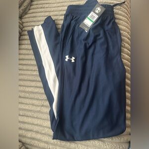 NWT Under Armour Fitted Pants. Size large